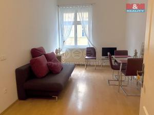 Pronájem bytu 2+kk, Karlovy Vary, K. Čapka, 40 m2