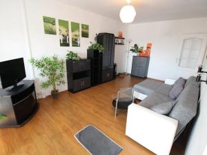 Prodej bytu 2+1, Praha - Kobylisy, Hlaváčova, 61 m2