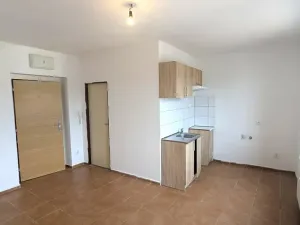 Pronájem bytu 1+kk, Děčín, Jiskrova, 22 m2