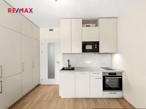 Pronájem bytu 1+kk, Praha - Hloubětín, Poděbradská, 33 m2