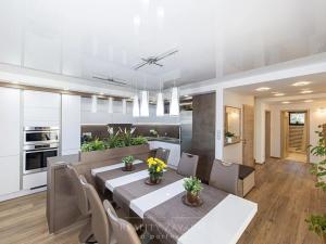 Prodej vily, Praha - Suchdol, Osvobození, 314 m2