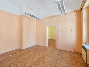 Prodej kanceláře, Hradec Králové, Tomkova, 1000 m2