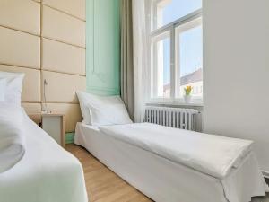 Pronájem bytu 1+1, Praha - Dejvice, Pod kaštany, 32 m2