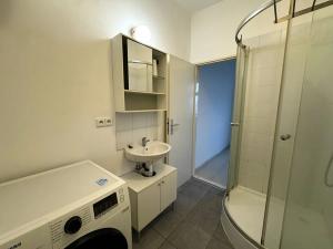 Pronájem bytu 1+kk, Praha - Holešovice, Bubenská, 20 m2