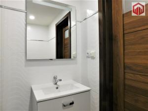 Prodej bytu 1+kk, Karlovy Vary, Charkovská, 26 m2
