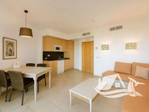 Prodej bytu 3+kk, Manilva, Španělsko, 73 m2
