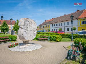 Prodej bytu 2+kk, Neveklov, náměstí Jana Heřmana, 47 m2