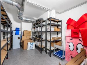 Pronájem obchodního prostoru, Praha - Vinohrady, Římská, 18 m2