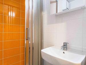 Pronájem bytu 1+kk, Praha - Hlubočepy, Geologická, 15 m2
