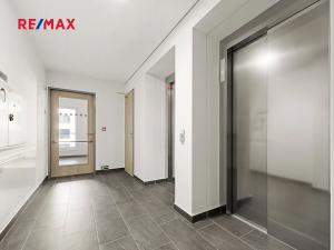 Pronájem bytu 1+kk, Praha - Hloubětín, U Tesly, 30 m2