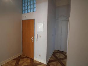 Prodej bytu 2+kk, Karlovy Vary, Svahová, 77 m2