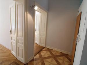 Prodej bytu 2+kk, Karlovy Vary, Svahová, 77 m2