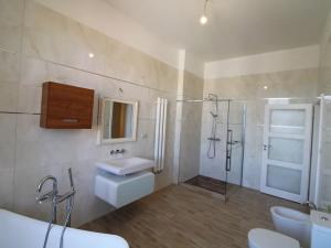 Prodej bytu 2+kk, Karlovy Vary, Svahová, 77 m2
