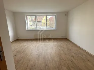 Pronájem bytu 1+kk, Praha - Prosek, Na vyhlídce, 37 m2