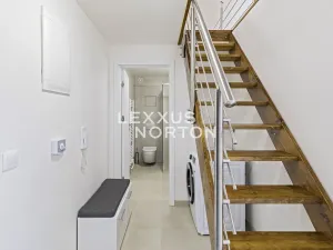 Pronájem bytu 1+kk, Praha - Smíchov, Holečkova, 55 m2