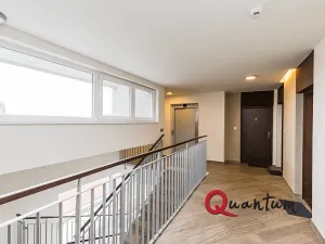 Pronájem bytu 1+kk, Praha - Vršovice, Novgorodská, 30 m2