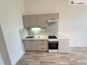 Pronájem bytu 1+kk, Praha - Smíchov, Na Skalce, 28 m2