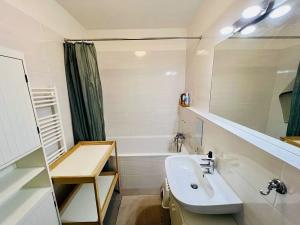 Pronájem bytu 2+kk, Praha - Žižkov, V zahrádkách, 52 m2