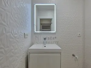 Prodej bytu 1+kk, Praha - Háje, Hlavatého, 27 m2