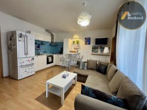 Pronájem bytu 1+kk, Praha - Košíře, Pod Klamovkou, 48 m2