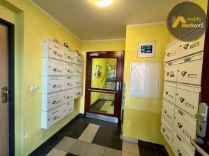 Pronájem bytu 1+kk, Praha - Košíře, Pod Klamovkou, 48 m2