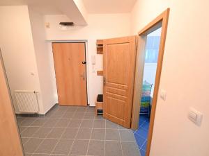Pronájem bytu 1+kk, Praha - Řeporyje, Wiesenthalova, 61 m2