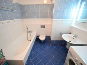 Pronájem bytu 1+kk, Praha - Řeporyje, Wiesenthalova, 61 m2