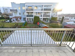 Pronájem bytu 1+kk, Praha - Řeporyje, Wiesenthalova, 61 m2