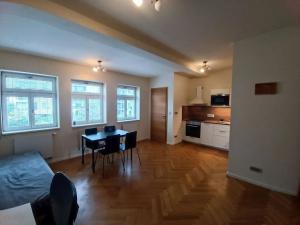 Pronájem bytu 2+kk, Praha - Smíchov, Holečkova, 58 m2