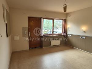 Pronájem bytu 1+kk, Králův Dvůr - Počaply, Pod Dálnicí, 27 m2