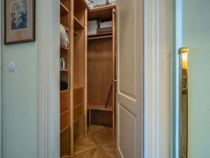 Pronájem bytu 3+1, Praha - Malá Strana, U lužického semináře, 150 m2