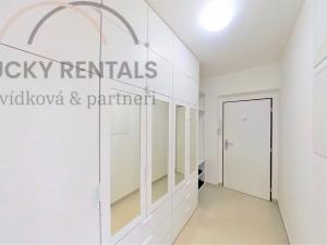 Pronájem bytu 1+kk, Praha - Hloubětín, Za černým mostem, 32 m2