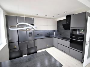 Pronájem bytu 3+kk, Praha - Kbely, Sedlářova, 77 m2
