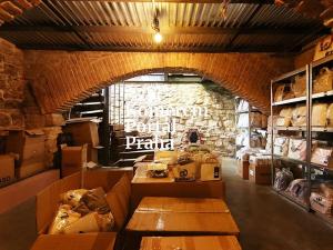 Pronájem obchodního prostoru, Praha - Malá Strana, Karmelitská, 120 m2