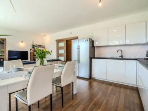 Prodej bytu 3+1, Praha - Pitkovice, Pýchavková, 92 m2