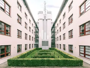 Pronájem kanceláře, Praha - Karlín, Sokolovská, 218 m2