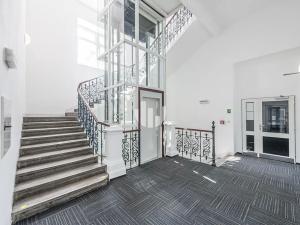 Pronájem kanceláře, Praha - Karlín, Sokolovská, 312 m2