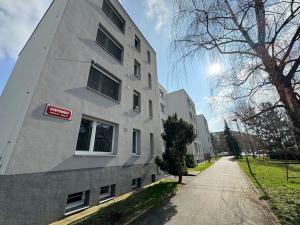 Prodej bytu 3+1, Praha - Zbraslav, Svépomoci, 85 m2