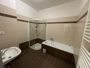 Prodej bytu 5+kk, Milovice, Slepá, 85 m2