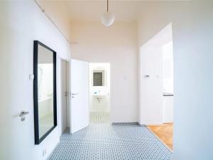 Pronájem bytu 2+kk, Praha - Bubeneč, Sochařská, 60 m2