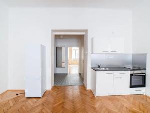Pronájem bytu 2+kk, Praha - Bubeneč, Sochařská, 60 m2