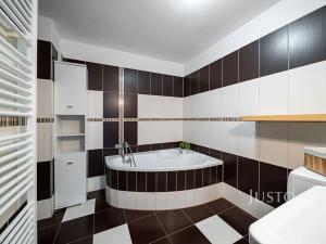 Prodej bytu 3+kk, České Budějovice, Rudolfovská tř., 66 m2