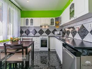 Prodej bytu 4+1, Plzeň, Strážnická, 83 m2