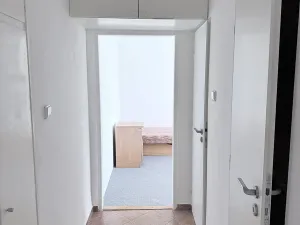Pronájem bytu 1+1, Hradec Králové, třída SNP, 32 m2