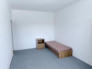 Pronájem bytu 1+1, Hradec Králové, třída SNP, 32 m2