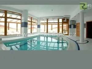 Pronájem obchodního prostoru, Praha - Újezd nad Lesy, Starokolínská, 8 m2