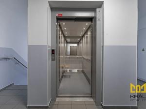 Pronájem bytu 1+kk, Chýně, Uherova, 38 m2