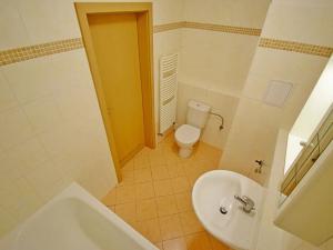 Pronájem bytu 2+kk, Praha - Řepy, Skuteckého, 57 m2