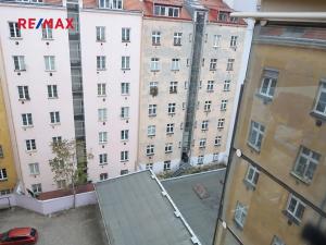 Pronájem bytu 1+kk, Praha - Žižkov, Buchovcova, 32 m2
