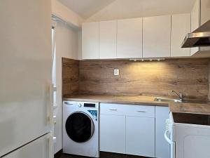 Pronájem bytu 2+kk, Dobřichovice, Za Parkem, 35 m2